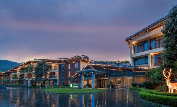 Holiday Inn Express Emei Mountain by IHG, Reservar Resort Hotéis em Sichuan com Estacionamento, Estacionamento