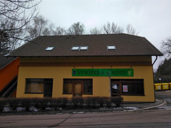 Vinotéka "U Kozů", Reservar Casa de hóspedes Hotéis em Hradec Kralove com Estacionamento, Estacionamento