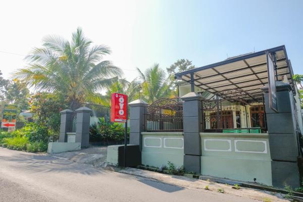 Griya Kinanthi Family by OYO Rooms, Reservar Hotel Kediri East Java