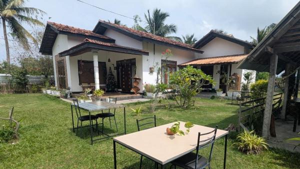 Aiden Homestay, Reservar Casa de hóspedes Pasikuda Batticaloa District