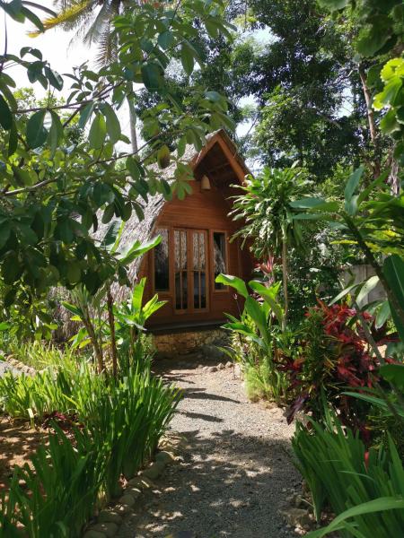 Coconut Tree Cottages, Reservar Hotel Batukaras West Java