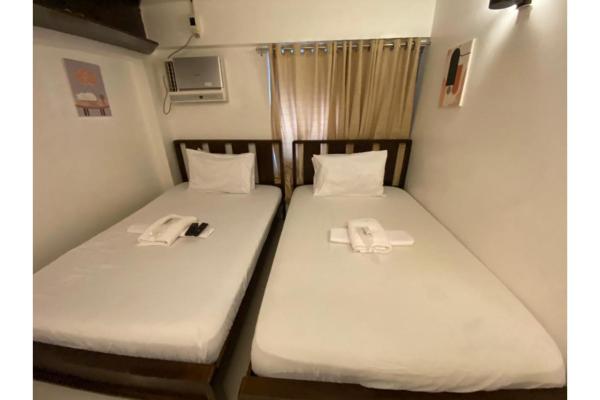 E Relaxed Haven Transient House, Reservar Hotel Hotéis em Luzon com Estacionamento, Estacionamento