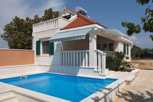 Charming Villa in Pučišća + Pool, Reservar Vila Pučišća Brac