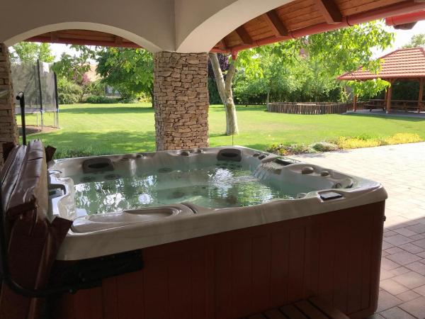 Villa Holiday, Reservar Apartamento Hotéis em Northern Hungary com piscina, Piscina