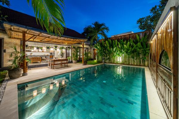 Villa Sarong 2 Chic 2BR Boho Villa Prime Central Location, Reservar Vila Hotéis em Bali com piscina, Piscina