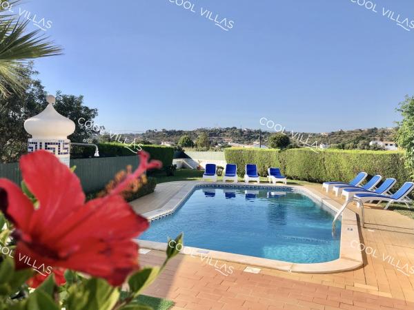 Villa Lilac - walking distance to beach, Reservar Vila Hotéis em Algarve com Piscina, Piscina