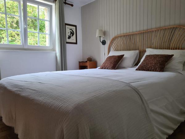 La Maison des Tilleuls, Reservar Pousada (com pequeno-almoço) Hotéis em Normandy com Estacionamento, Estacionamento