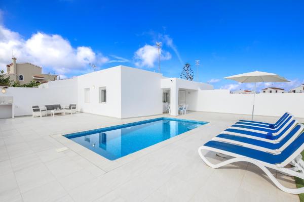 Villa Aday and Ixeia, Reservar Casa de férias Cala Blanca Minorca