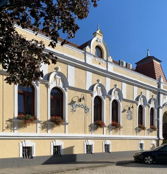 Tinódi Hotel és Étterem, Reservar Pousada (com pequeno-almoço) Sárvár 