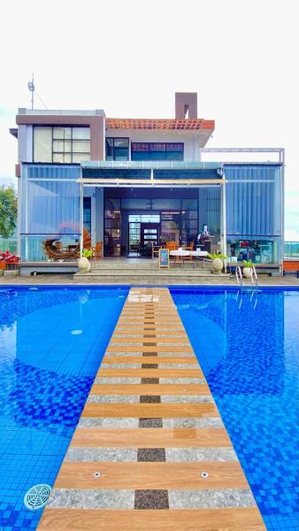 De Pointé Resort & Resto, Reservar Hotel Campaka West Java