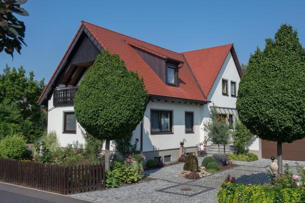 Ferienwohnungen TonArt - modern & stilvoll im Weinort Sommerach, Reservar Apartamento Hotéis em Baviera com Estacionamento, Estacionamento