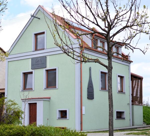 ZELENÝ SKLEP, Reservar Casa de hóspedes Hotéis em South Moravia com Estacionamento, Estacionamento