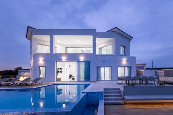 Mediterranean Dream Beachfront Villa, Reservar Vila Larnaka Larnaca