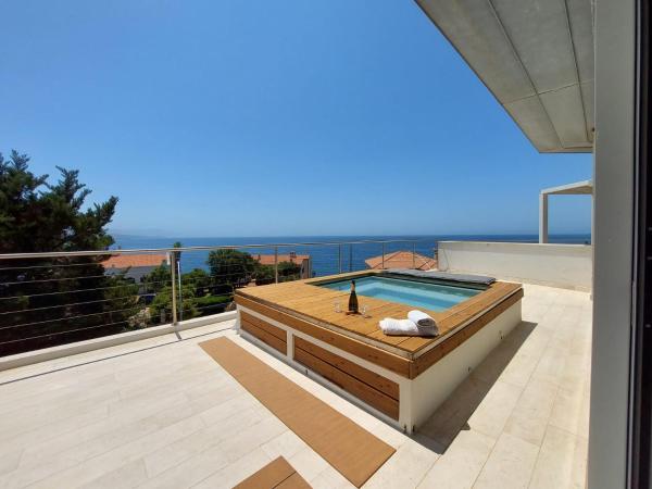 Luxury Seafront Villa with Rooftop Pool & Stunning Sea Views, Reservar Vila Fertilia Sardinia North