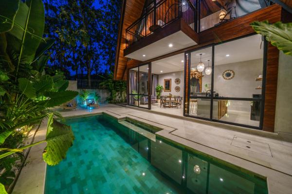 Villa Kirana - Designer 2-bedroom Villa with pool in Pererenan, Reservar Vila Hotéis em Bali com piscina, Piscina