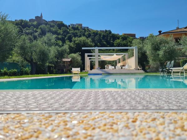 Rocky House, Reservar Pousada (com pequeno-almoço) Hotéis em Abruzos com piscina, Piscina