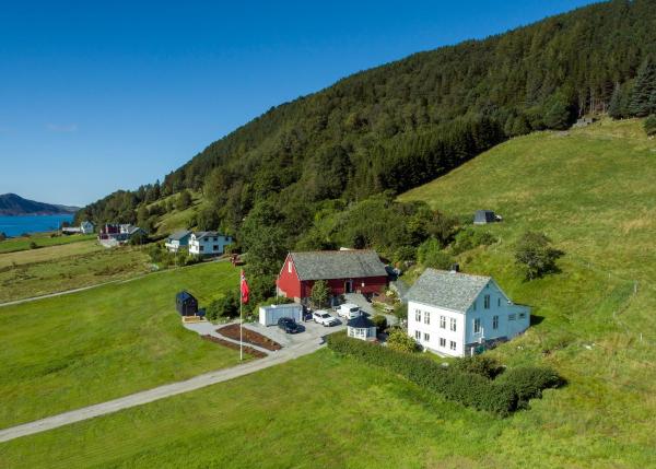 Kråen Gard, Reservar Lodge Larsnes 