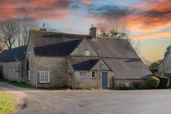 Woodmancote Manor Cottage, Reservar Casa de férias Cirencester 