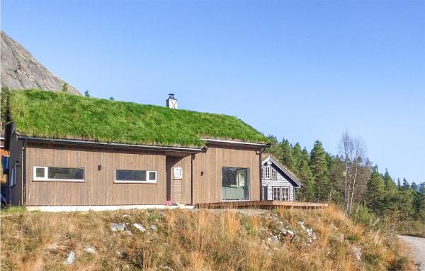 Amazing Home in Rysstad With 4 Bedrooms, Reservar Hotel Rysstad 