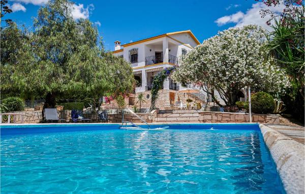 6 Bedroom Cozy Home In Lucena, Reservar Casa de férias Hotéis em Lucena com Piscina, Piscina