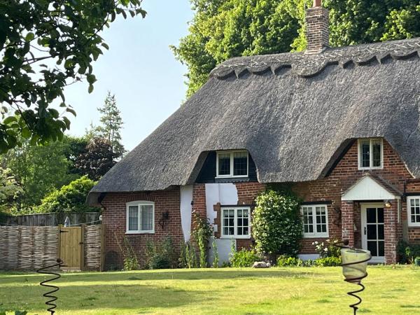 Jasmine Cottage, Reservar Casa de férias Iwerne Minster 