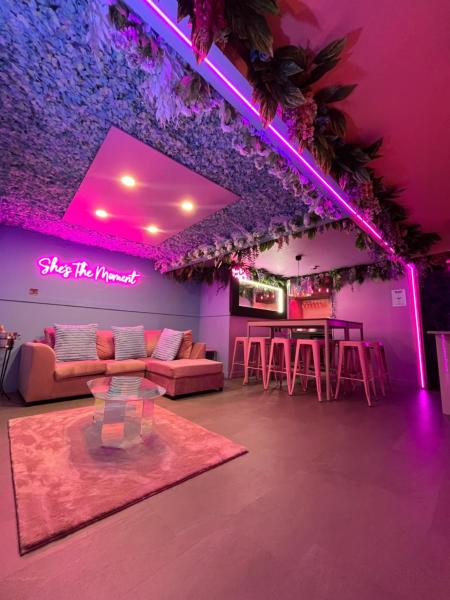 Manchesters ONLY private party suite for 12 with Makeup Room, Reservar Apart-hotel Manchester Grande Manchester