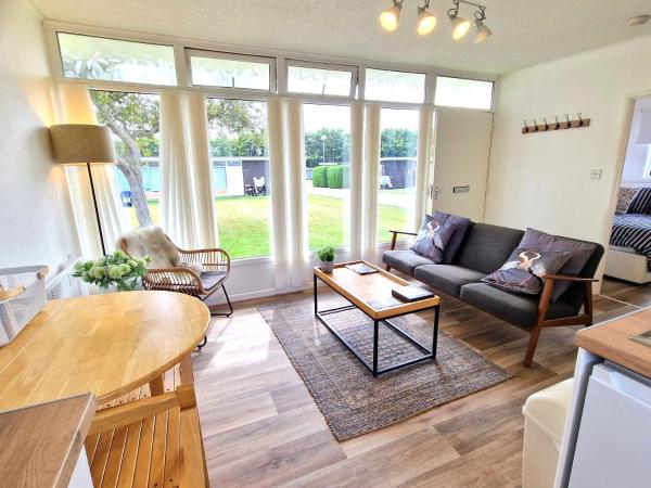197 Broadside Holiday Chalet near Broads & Beaches, Reservar Chalé Stalham The Broads
