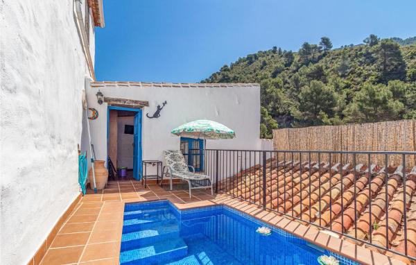 Amazing Home In Cómpeta With Kitchen, Reservar Casa de férias Hotéis em Competa com piscina, Piscina