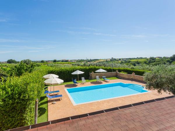 Holiday Home Borgo Agrituristico Il Pino-1 by Interhome, Reservar Casa de férias Hotéis em Abruzos com piscina, Piscina