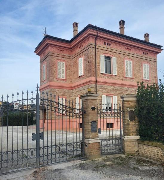 Villa Livia, Reservar  Hotéis em Fermo com Piscina, Piscina