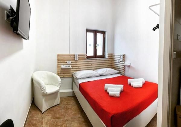 MIRIS home fast and comfortable with self check in 8 minutes walk near Naples airport, Reservar Casa de hóspedes Nápoles Campania