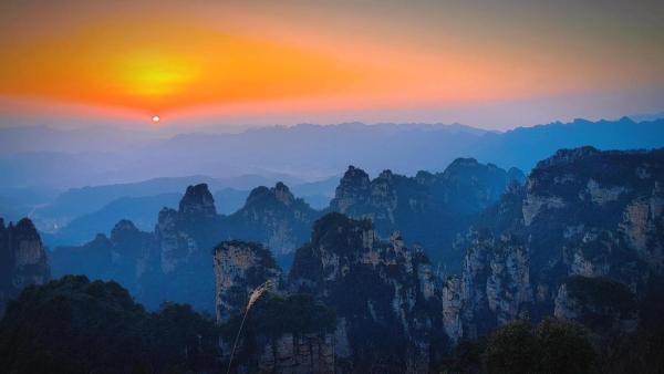 Zhangjiajie JIMO Hotel--New Hotel,Exclusive Location,Free Drop off Service to East Gate of forest park,Free Self-Service Laundry & Drying, Attraction Tickets Serivce in advance, Reservar  Hotéis em Hunan com Estacionamento, Estacionamento