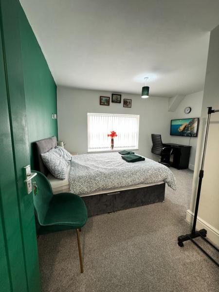 The Nights Away, Reservar  Manchester Grande Manchester