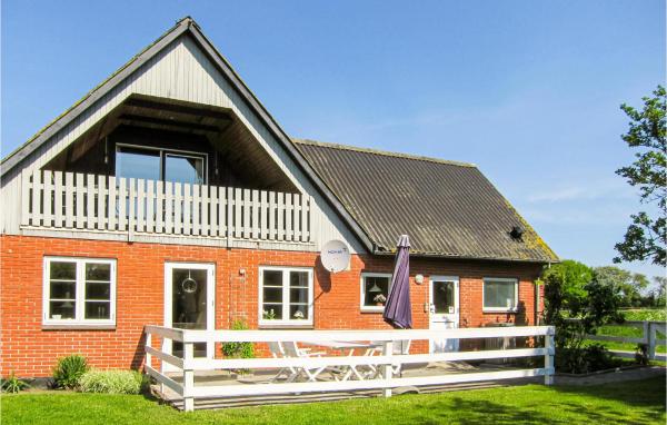 3 Bedroom Gorgeous Home In Rønne, Reservar Casa de férias Ronne Bornholm
