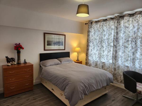 White House Ensuite double bedroom, Reservar  Warrington Cheshire