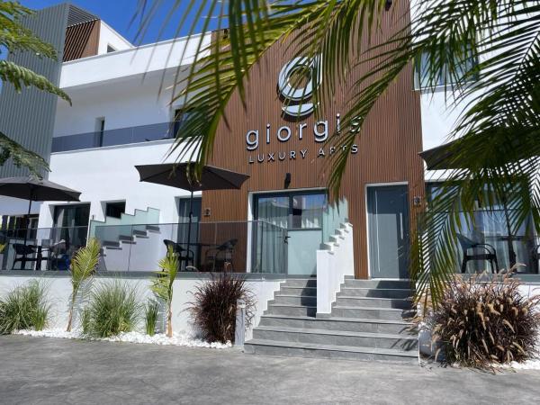 Giorgis Luxury Apartments, Reservar  Hotéis em Famagusta com Piscina, Piscina