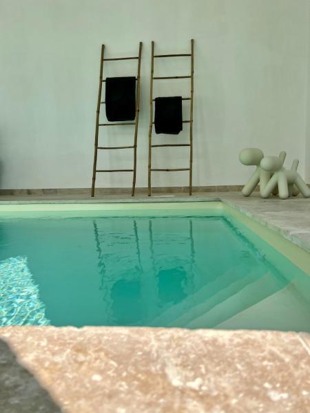 Manoir Les Feuillantines Piscine & Spa, Reservar  Isques 