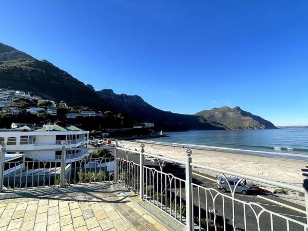 Stunning penthouse in Hout Bay overlooking the beach, Reservar  Hotéis em Atlantic Seaboard com Piscina, Piscina