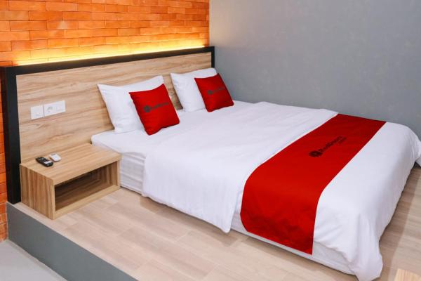 RedDoorz at Hotel DPraya Pati, Reservar Hotel Hotéis Baratos em Central Java