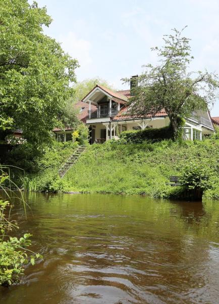 Unique Luxury Villa 22 min to Munich 290m2 Pool Sauna, Reservar  Hotéis em Upper Bavaria com Piscina, Piscina