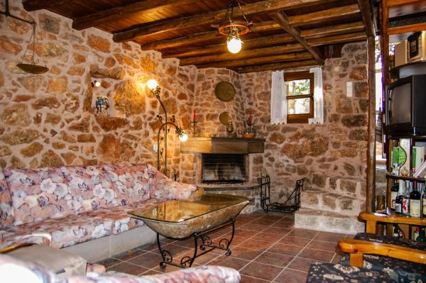 Stone House - Medieval Greek Village, Reservar  Avgonyma Chios