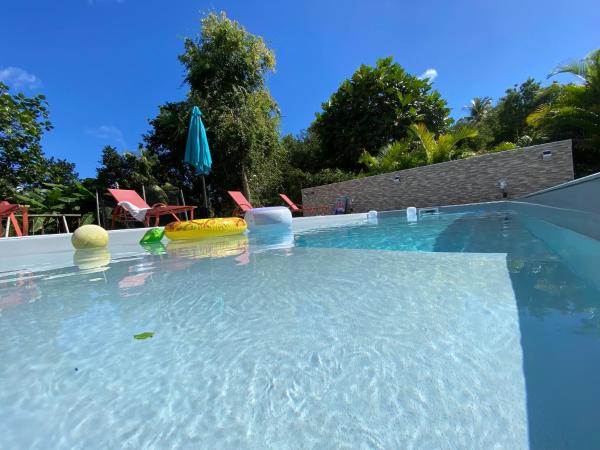 Villa Corail Les Abymes, Reservar  Hotéis em Les Abymes com piscina, Piscina