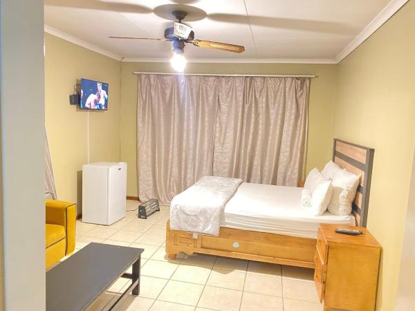 c and c guest house pretoria north, Reservar  Pretoria 
