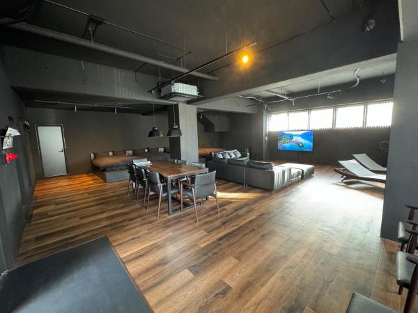 Black Villa Naha 最大8名宿泊可 136平米 美栄橋駅 徒歩1分 国際通り 徒歩7分, Reservar  Naha Okinawa