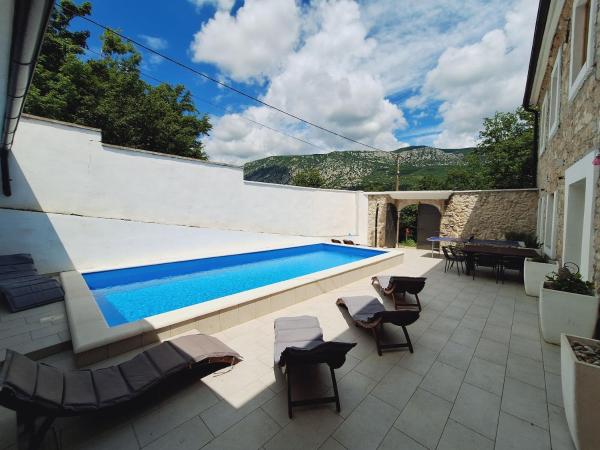 Villa Stone castle, Reservar  Hotéis em Kvarner com Piscina, Piscina