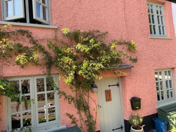 Sausage Cottage in Oakford Village 4 Bed Garden Local Pub, Reservar  Oakford Devon
