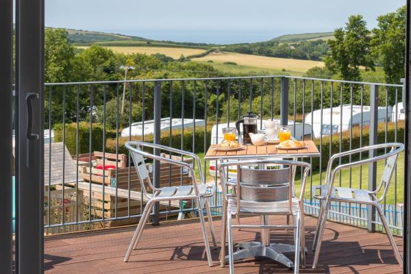 Cornish Coasts Holiday Park, Reservar  Bude Cornwall
