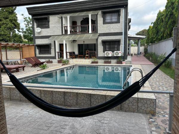 Villa Fely RDC, Reservar  Hotéis em Kribi com Piscina, Piscina