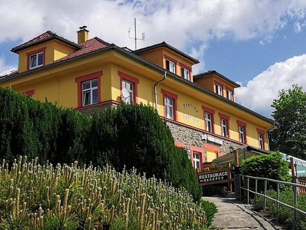 Pension Vyhlidka, Reservar Hotel Hotéis em South Bohemia com Estacionamento, Estacionamento