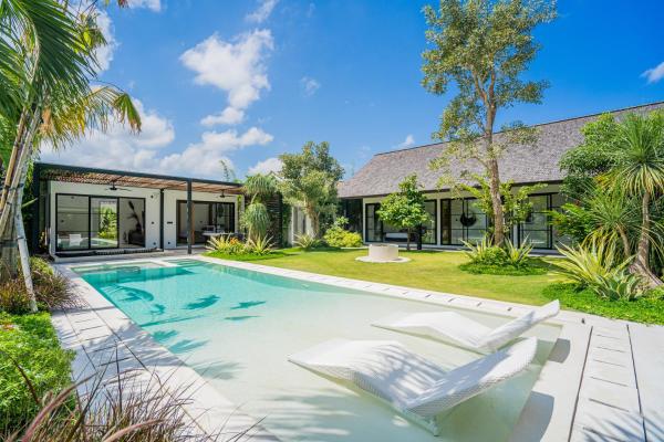 Villa KaKao - 4BR Villa in Kedungu, Reservar  Hotéis em Tabanan com piscina, Piscina
